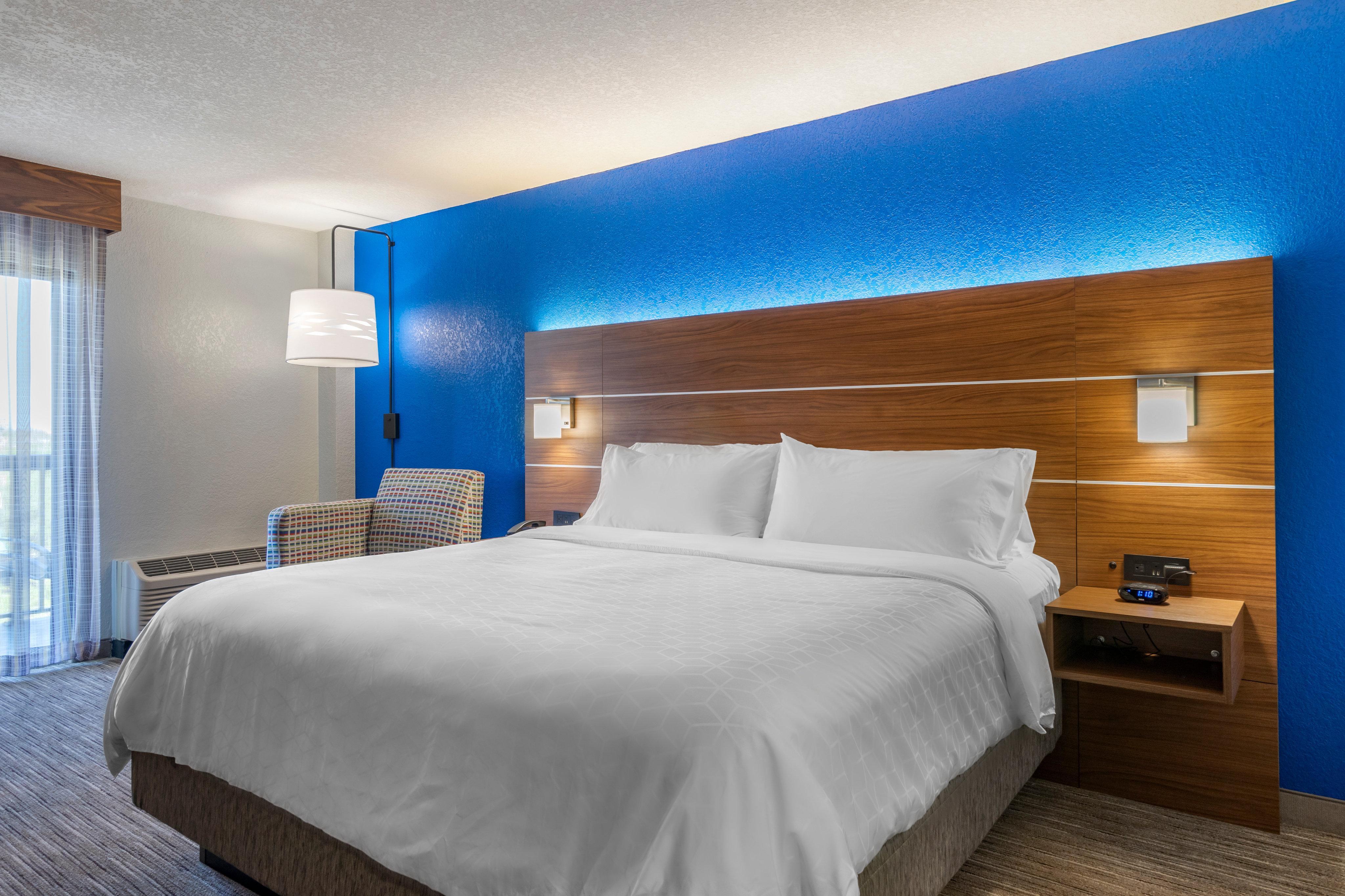 Express Cape Coral-fort Myers Area By Ihg 3*