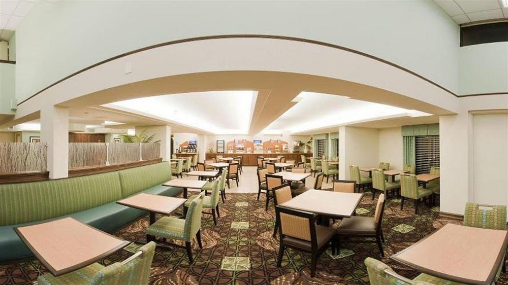 Express Cape Coral-fort Myers Area By Ihg Hotel 3*