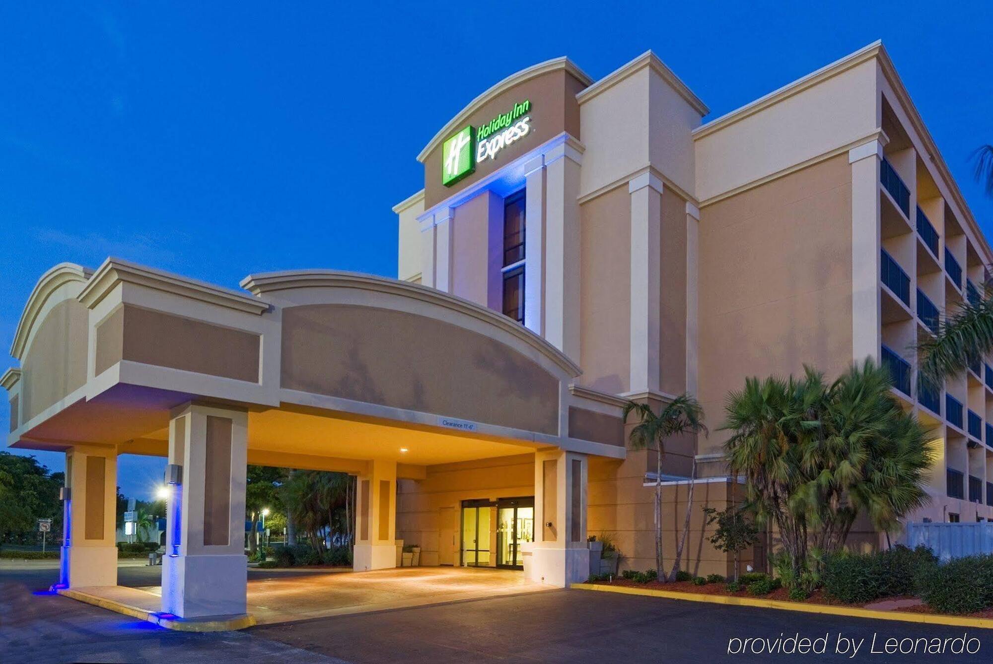 Express Cape Coral-fort Myers Area By Ihg 3*