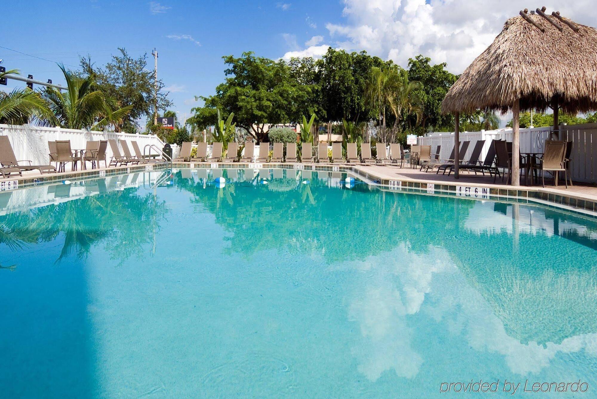Express Cape Coral-fort Myers Area By Ihg 3*